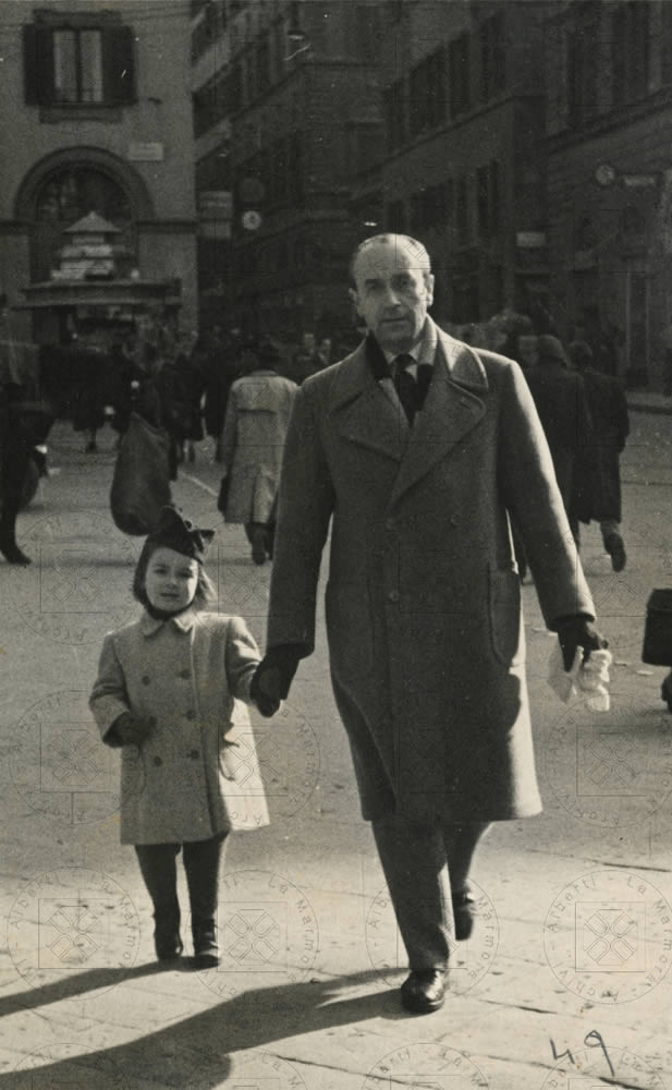 Guglielmo Alberti con la figlia Giulia Benedetta, Firenze, 1949
